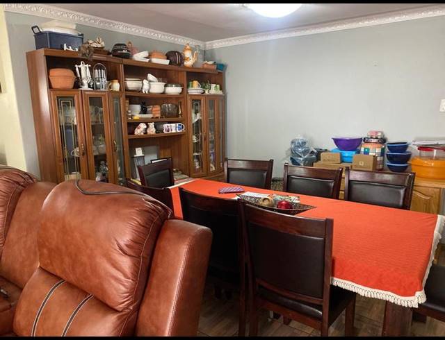 8 BEDROOM HOUSE FOR SALE IN EZIBELENI